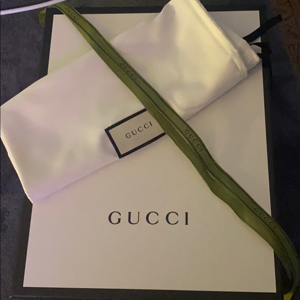 New gucci box & logo wrapping string 💙